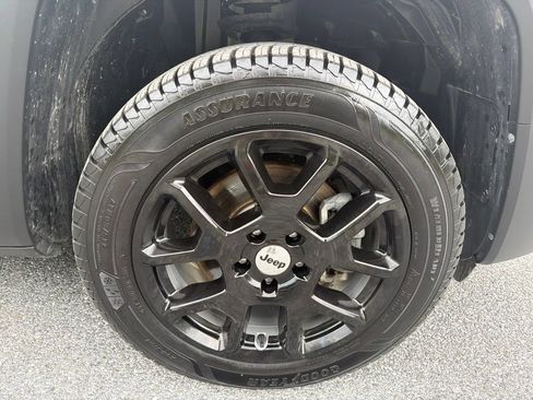 Used 2023 Jeep Renegade Latitude AWD/4WD image 13