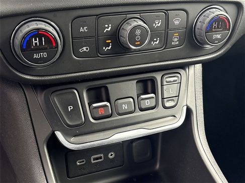 Used 2021 GMC Terrain SLE w/ Driver Convenience Package image 15