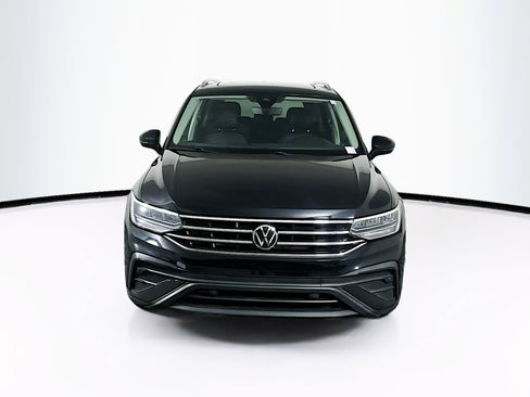 Used 2022 Volkswagen Tiguan SE w/ Panoramic Sunroof Package image 2