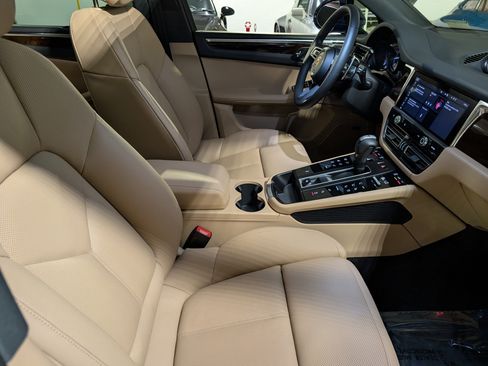 Certified 2025 Porsche Macan image 29
