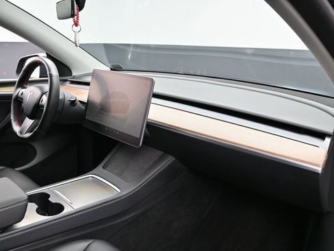 Used 2023 Tesla Model Y Long Range image 38