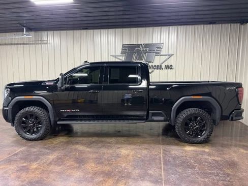 Used 2025 GMC Sierra 2500 AT4 w/ AT4 Premium Plus Package AWD/4WD image 3