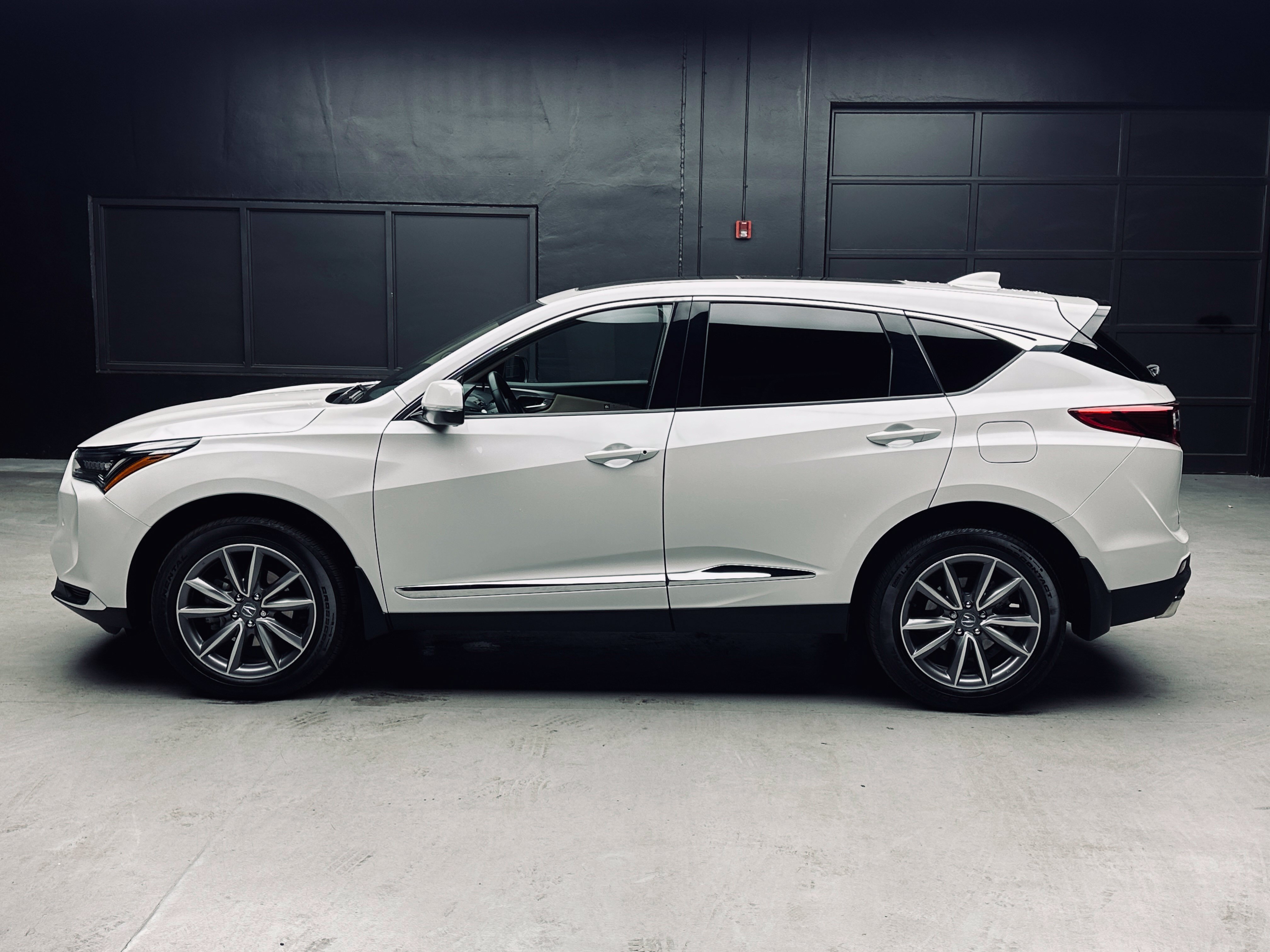 Used 2023 Acura RDX w/ Technology Package AWD/4WD image 3