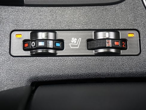 Used 2016 Toyota Highlander Limited FWD image 25