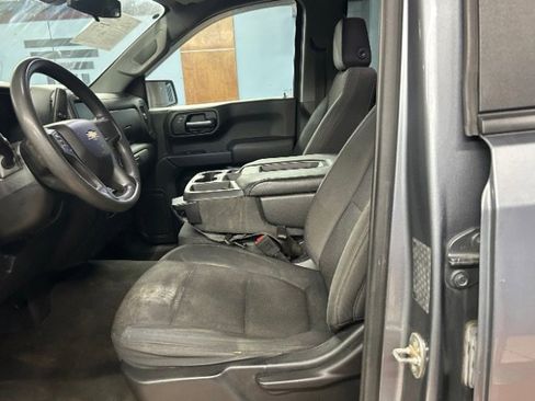 Used 2019 Chevrolet Silverado 1500 Custom w/ Custom Value Package image 8