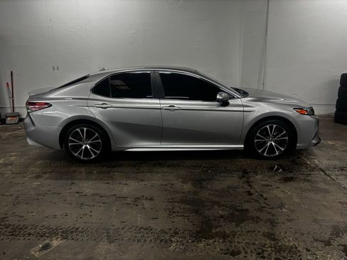 Used 2019 Toyota Camry SE image 6