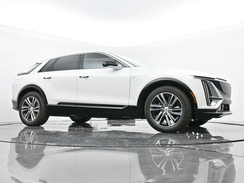 New 2025 Cadillac Lyriq Luxury image 21