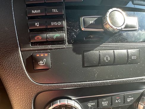 Used 2015 Mercedes-Benz GLK 350 4MATIC image 29