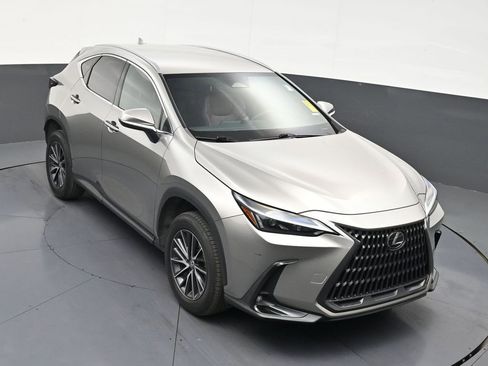 Used 2024 Lexus NX 250 FWD w/ Towing Package (2000 Lbs) image 18