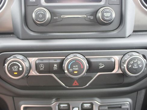 Used 2019 Jeep Wrangler Unlimited Sport S AWD/4WD image 43