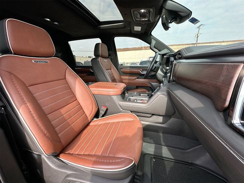 Used 2024 GMC Sierra 3500 Denali Ultimate image 27