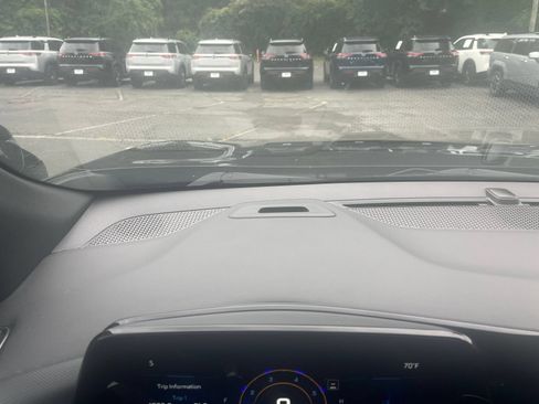 Used 2025 Chevrolet Equinox LT FWD image 35