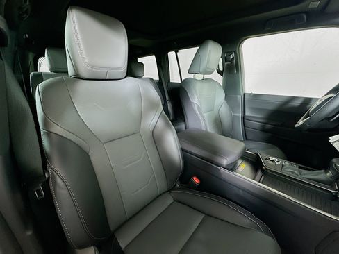Used 2026 Lexus GX 550 w/ Accessory Package (2T) AWD/4WD image 28