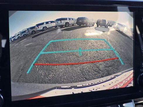 Used 2021 Toyota Sienna XSE FWD image 6