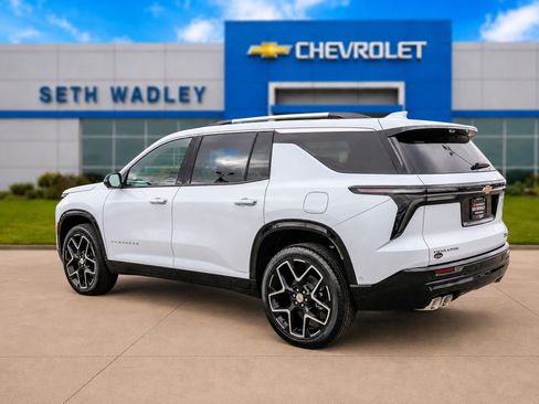 New 2026 Chevrolet Traverse High Country w/ LPO, Floor Liner Package FWD image 5