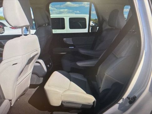 Used 2025 Ford Expedition Active image 9