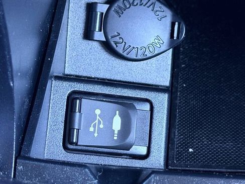 Used 2017 Toyota Camry SE image 34