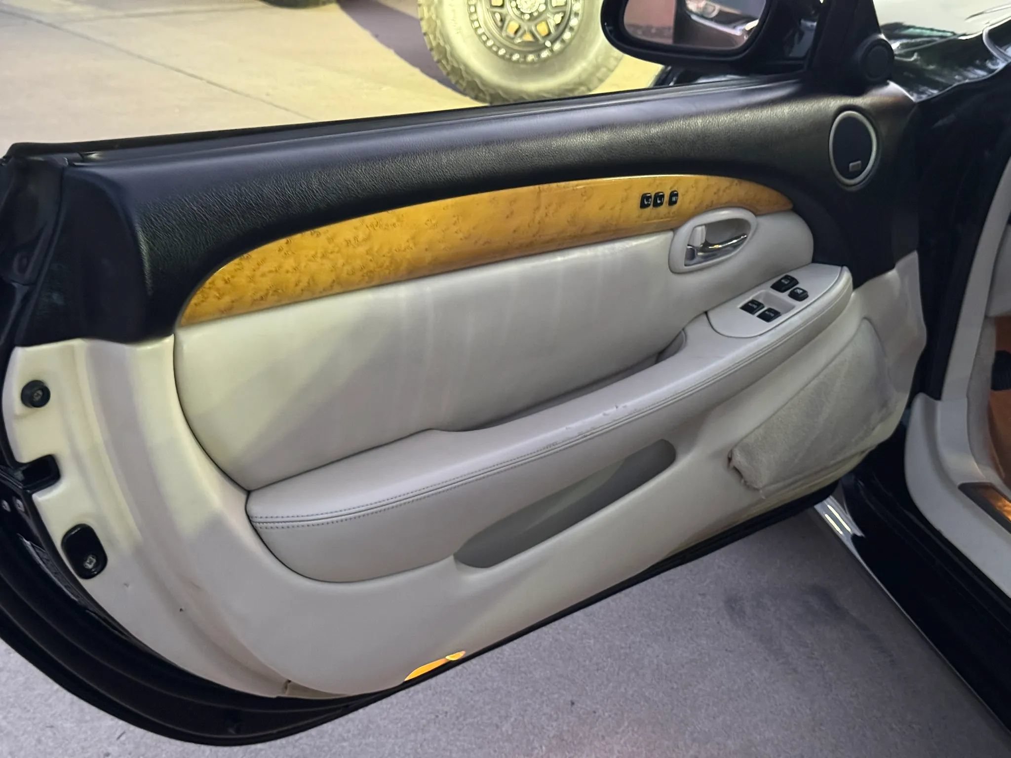 Used 2005 Lexus SC 430 Convertible RWD image 7