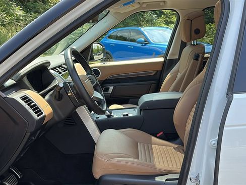 Used 2025 Land Rover Discovery Metropolitan Edition AWD/4WD image 9