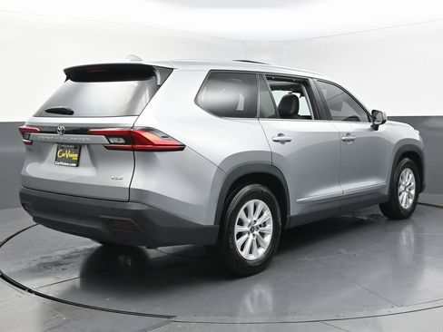 Used 2024 Toyota Grand Highlander XLE image 5