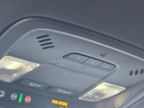 Used 2022 Chevrolet Traverse LT w/ LPO, Floor Liner Package image 31