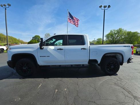 Used 2025 Chevrolet Silverado 2500 Custom w/ Custom Value Package AWD/4WD image 2
