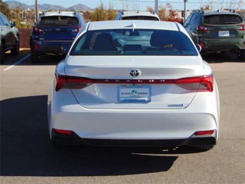 Used 2021 Toyota Avalon XLE image 5