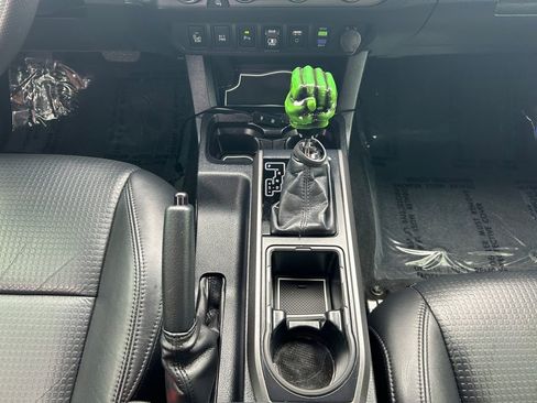 Used 2019 Toyota Tacoma TRD Off-Road AWD/4WD image 21