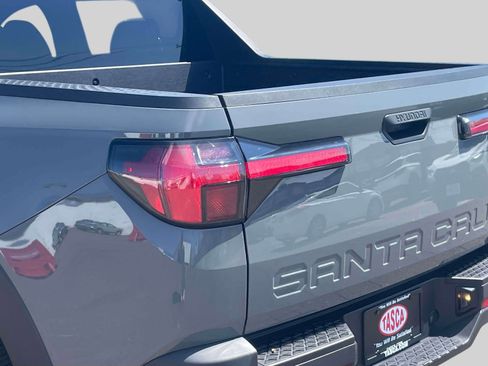 Used 2024 Hyundai Santa Cruz SE AWD/4WD image 10
