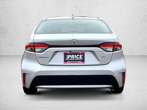 Used 2022 Toyota Corolla LE image 4