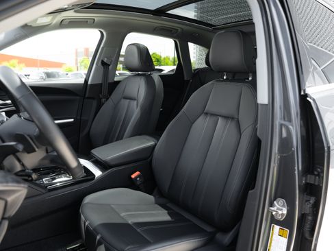 Certified 2025 Audi Q5 Premium w/ Convenience Package AWD/4WD image 21