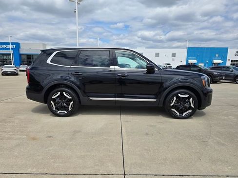 Used 2025 Kia Telluride S FWD image 16