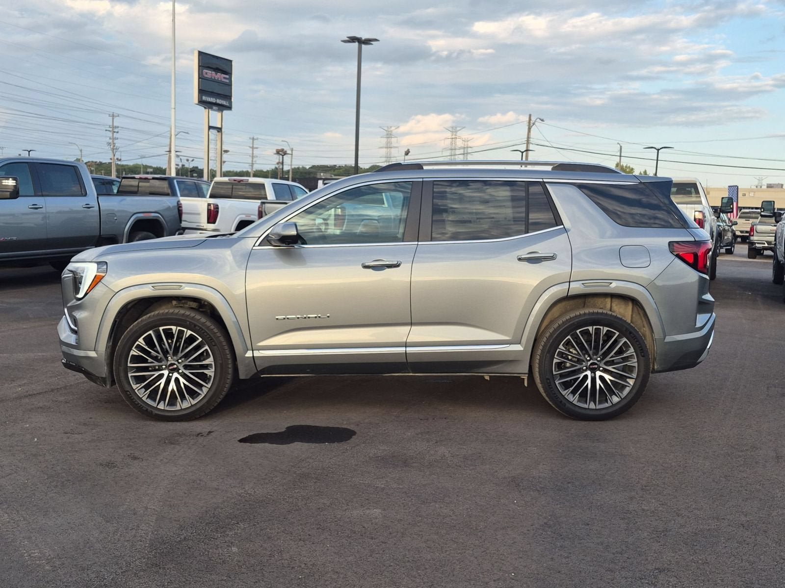 Used 2026 GMC Terrain Denali AWD/4WD image 2