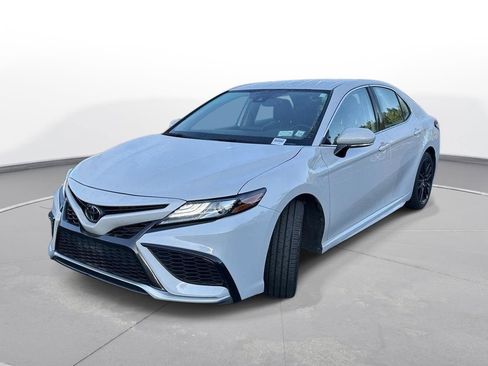 Used 2023 Toyota Camry XSE FWD image 2