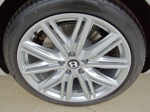 Certified 2023 Bentley Flying Spur Plug-In Hybrid AWD/4WD image 44