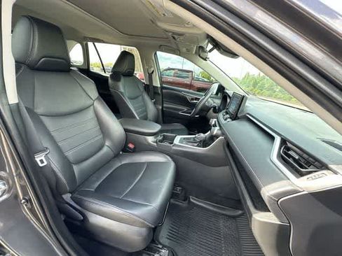 Used 2022 Toyota RAV4 XLE Premium AWD/4WD image 20