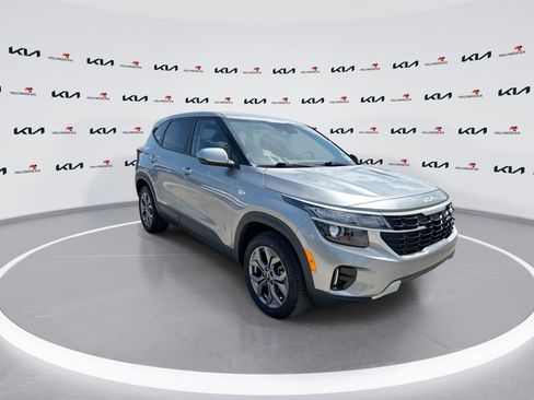 Certified 2024 Kia Seltos LX AWD/4WD image 2