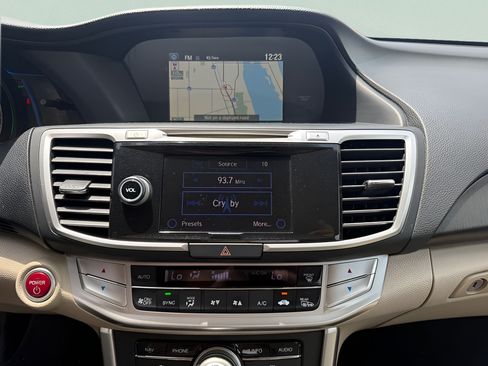 Used 2014 Honda Accord Touring image 18