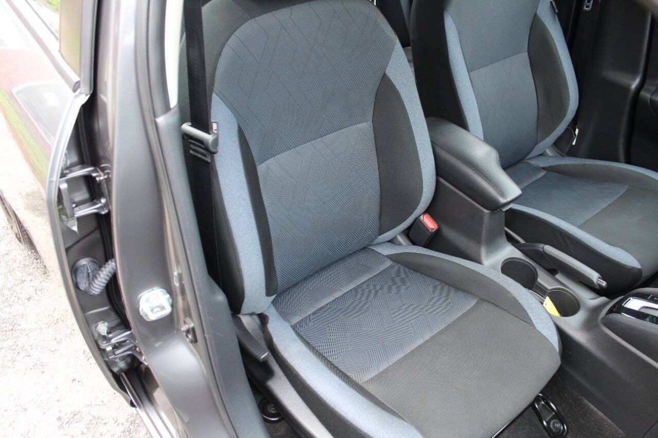Used 2025 Nissan Versa SV FWD image 13