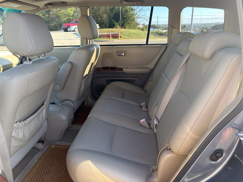 Used 2005 Toyota Highlander 4WD V6 w/ 3rd Row image 15