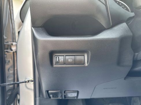 Used 2021 Toyota RAV4 LE FWD image 30