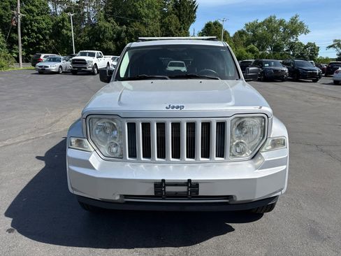 Used 2010 Jeep Liberty Sport w/ Popular Equipment Group AWD/4WD image 8