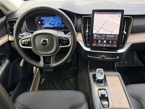 Used 2025 Volvo XC90 B5 Plus AWD/4WD image 23