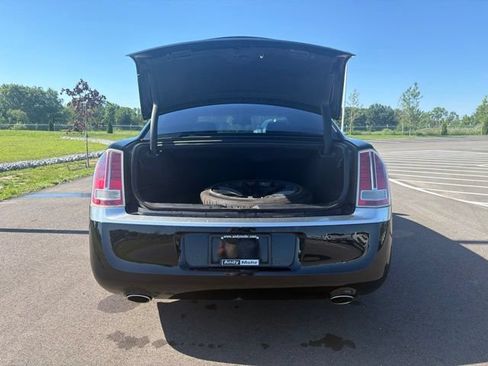 Used 2012 Chrysler 300 C Luxury Series w/ 19-Premium Speaker Group RWD image 10