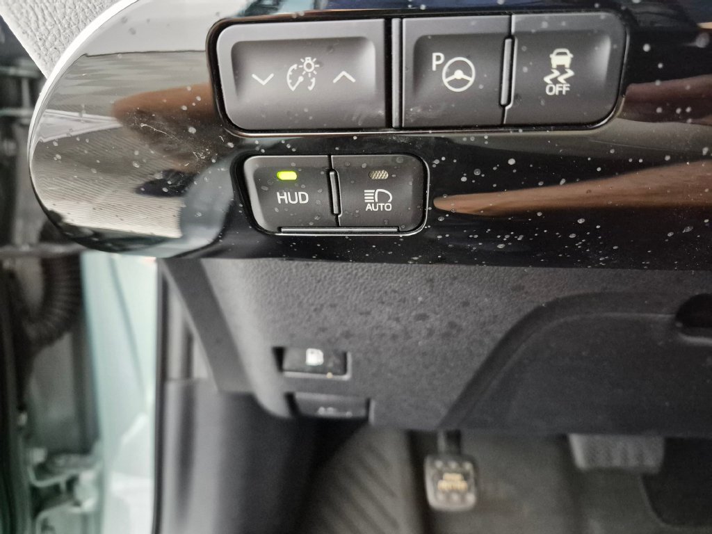 Used 2022 Toyota Prius Limited w/ Premium Convenience Package FWD image 12
