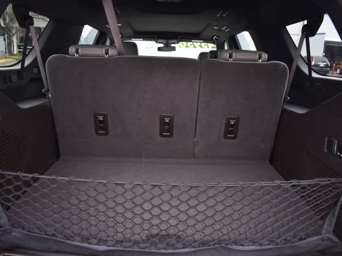 Used 2022 Chevrolet Suburban LT w/ Luxury Package image 38