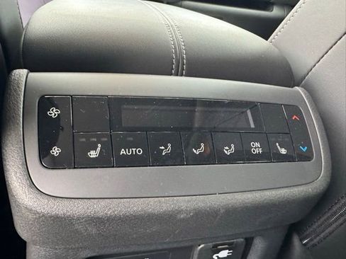 Used 2025 Nissan Pathfinder Platinum FWD image 26