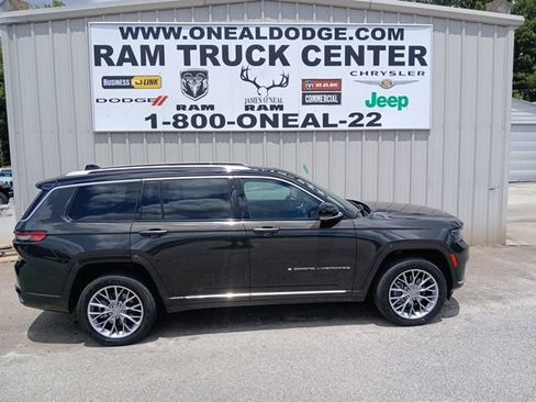 Used 2023 Jeep Grand Cherokee L Summit w/ Luxury Tech Group V AWD/4WD image 2