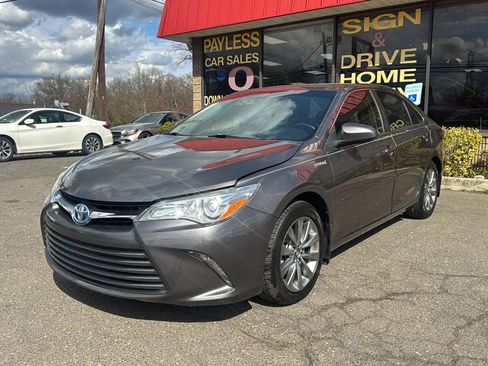 Used 2017 Toyota Camry XLE image 1