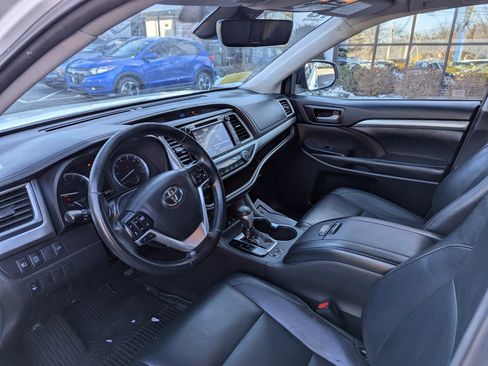 Used 2018 Toyota Highlander XLE image 13
